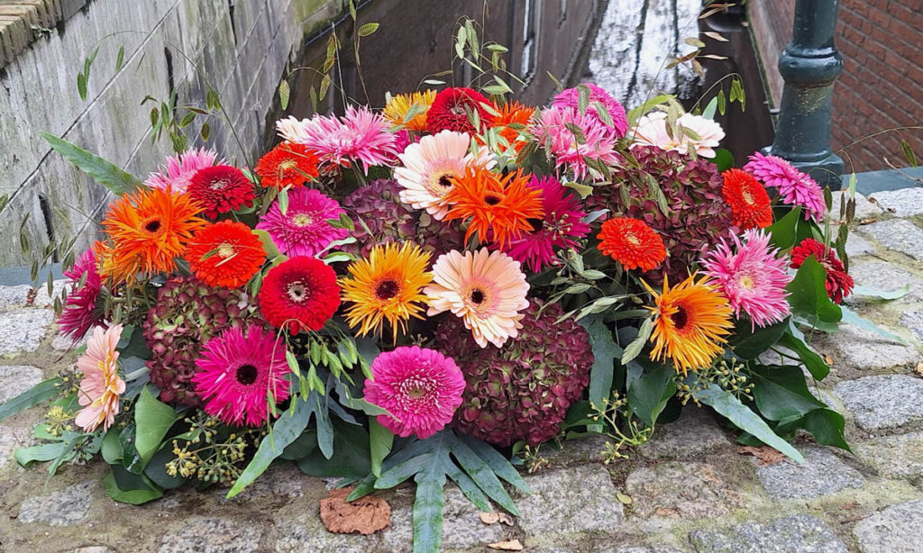 Gerbera garden rouwboeket